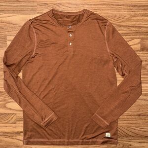Vuori Long-Sleeve Ease Performance Henley NO SIZE Burnt Sandy Orange Soft Luxury